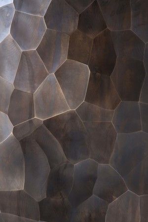 Pintura especial Molteni-Vernici: textura geométrica de piedra en tonos marrones