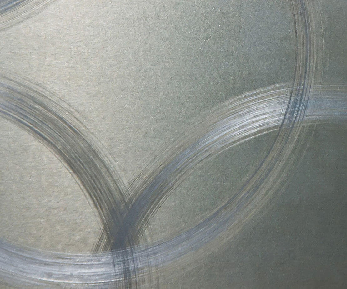 Peintures spéciales MOLTENI-VERNICI avec des courbes métalliques fluides