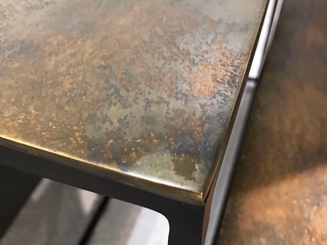 Superficie oxidada con acabados MOLTENI-VERNICI, textura metálica envejecida