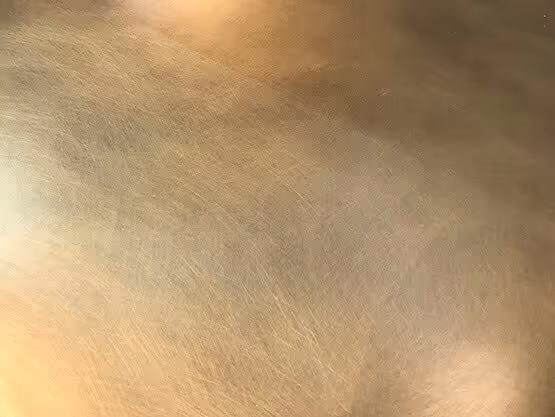 Acabado especial MOLTENI-VERNICI con textura suave y tonos cálidos