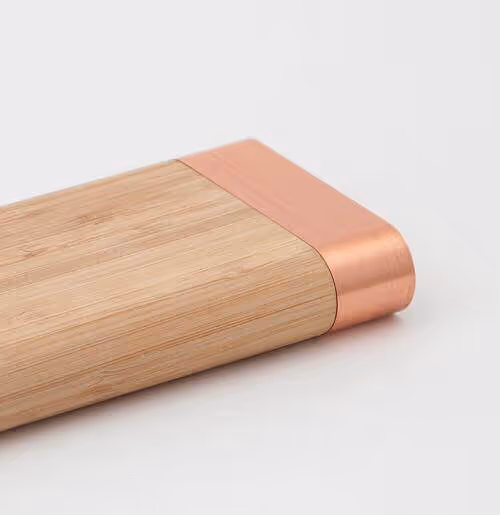 Superficie in legno con texture effetto MOLTENI-VERNICI, verniciatura rame elegante