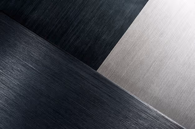 Texture metallica con effetto MOLTENI-VERNICI, verniciatura geometrica in grigio e nero