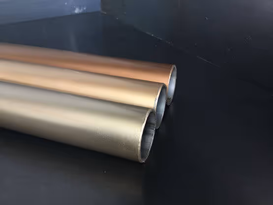 Tubos metálicos MOLTENI-VERNICI con acabados especiales en tonos dorados