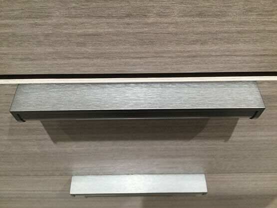 MOLTENI-VERNICI Speziallacke: Moderner minimalistischer Grauton-Türgriff