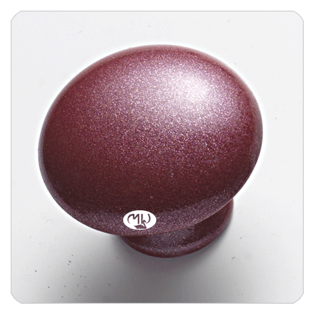 MOLTENI-VERNICI Spezialfarben: Glänzende metallic-rote Kugel mit elegantem Design