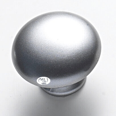 Bouton design argenté MOLTENI-VERNICI, peinture spéciale pour finition élégante