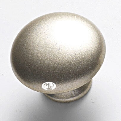 Bouton de design MOLTENI-VERNICI, peinture spéciale métallique argentée