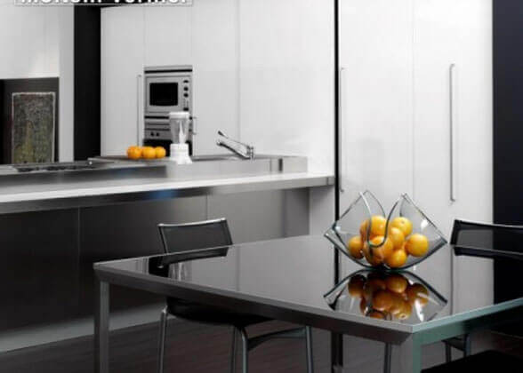 Cuisine moderne MOLTENI-VERNICI avec citrons dans un bol transparent vernis