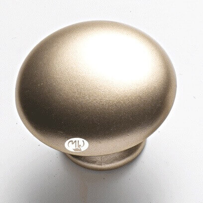 Bouton de design MOLTENI-VERNICI, peinture spéciale pour finition métallique élégante