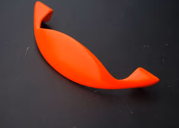 Mango curvado naranja brillante con acabados especiales de MOLTENI-VERNICI