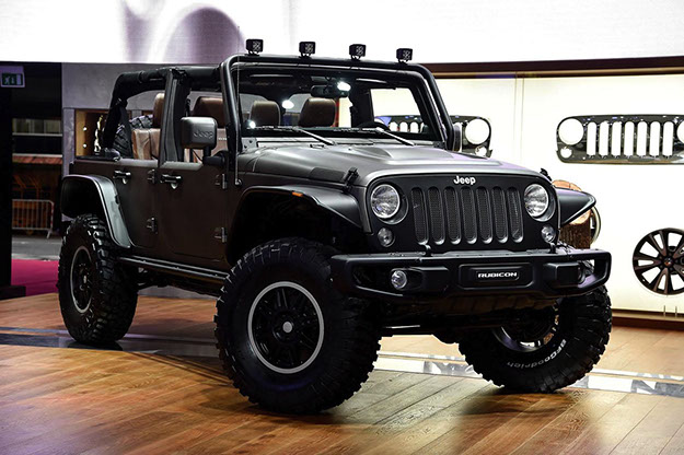 Black Jeep Wrangler with MOLTENI-VERNICI special oxidation paint effect