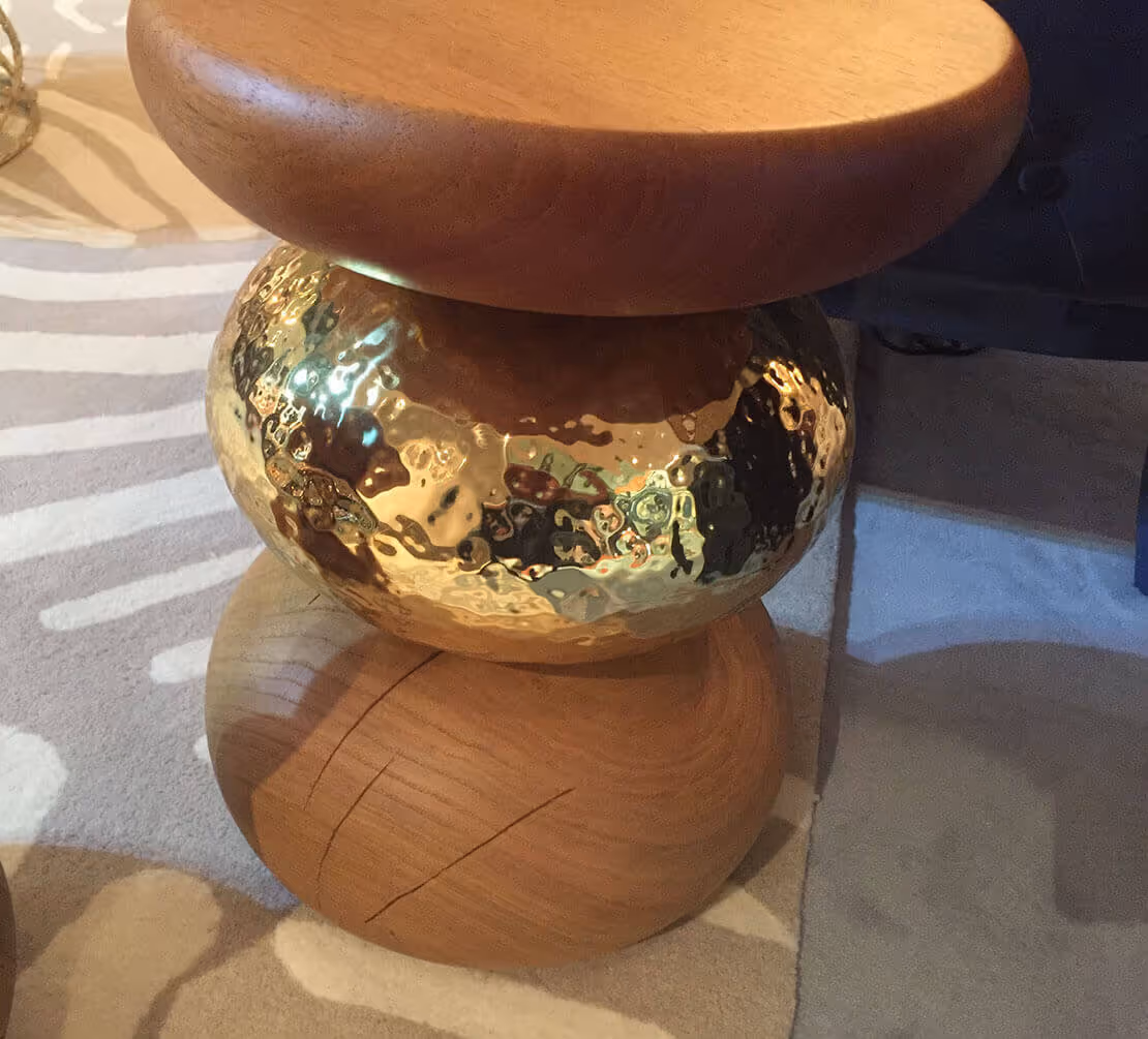 Boule dorée MOLTENI-VERNICI, peinture spéciale martelée sur support en bois