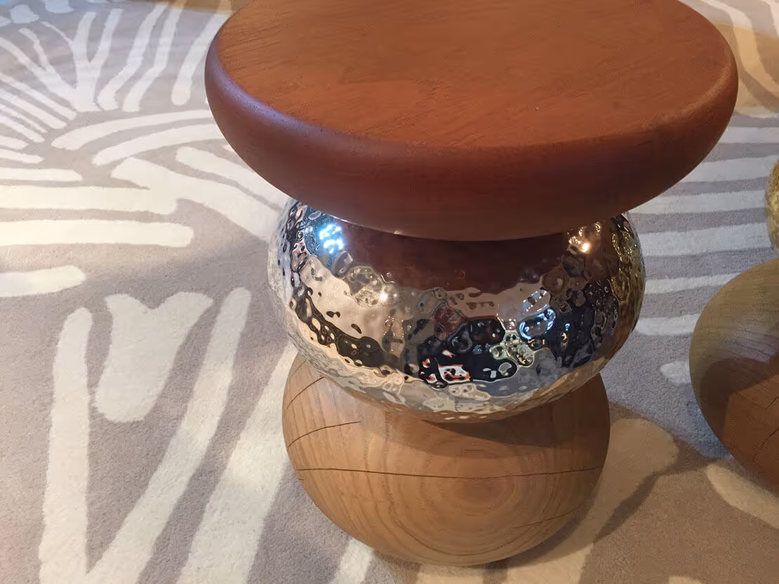 Tabouret design MOLTENI-VERNICI aux peintures spéciales métalliques martelées