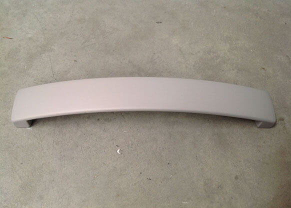 Molteni-Vernici vernis spéciales : pièce arquée blanche sur fond gris