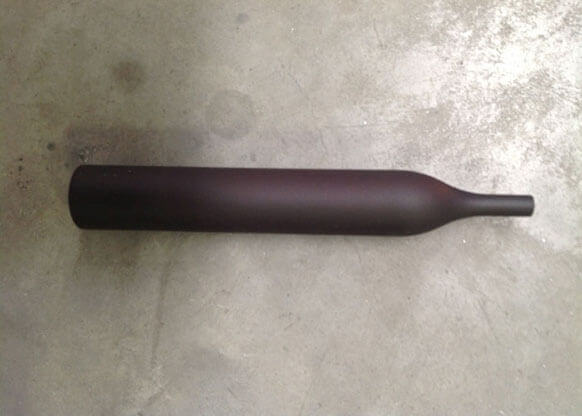 Bouteille de vernis spéciales Molteni-Vernici sur fond gris neutre