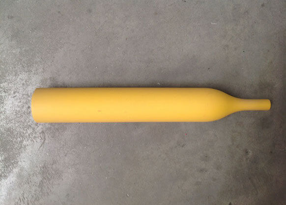 Vernis spéciales Molteni-Vernici jaune sur fond gris texturé