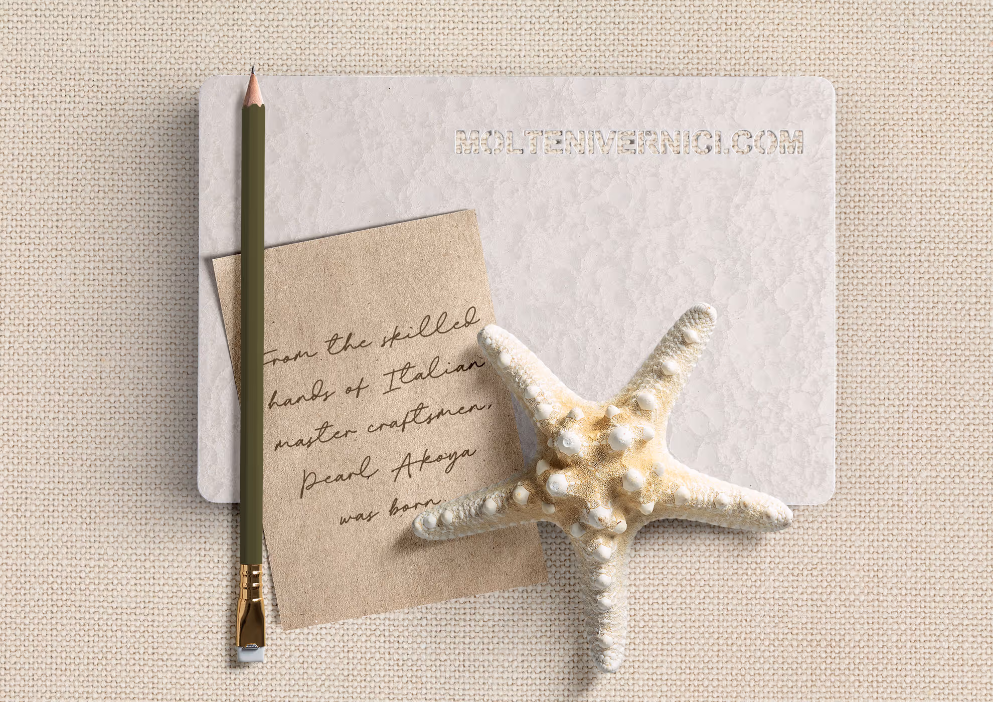 Estrella de mar blanca con lápiz y nota de MOLTENI-VERNICI, acabados especial