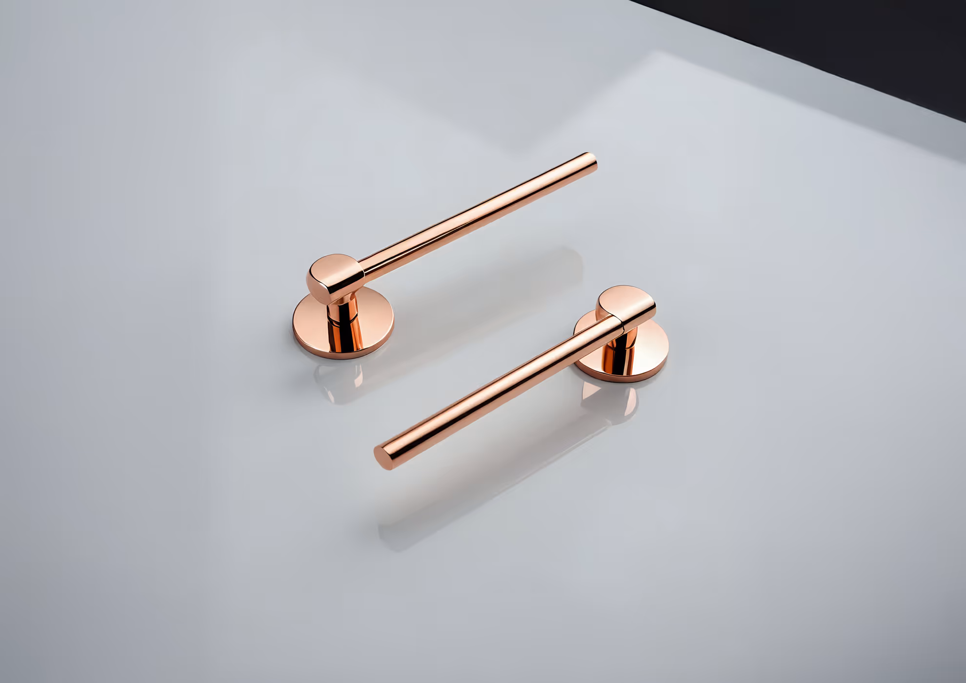 Manijas de cobre MOLTENI-VERNICI con acabados especial de diseño moderno