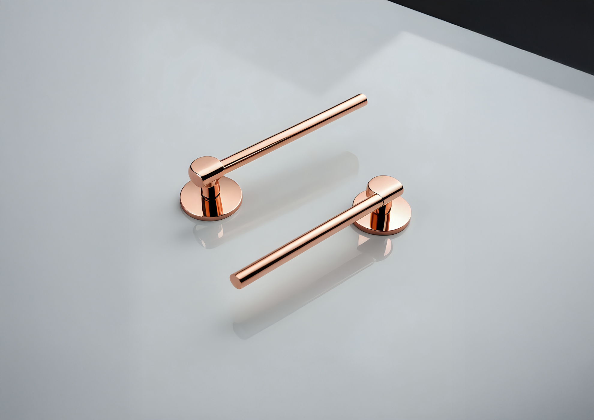 MOLTENI-VERNICI "Speziallacke" Roségoldene Türklinken minimalistisches Design