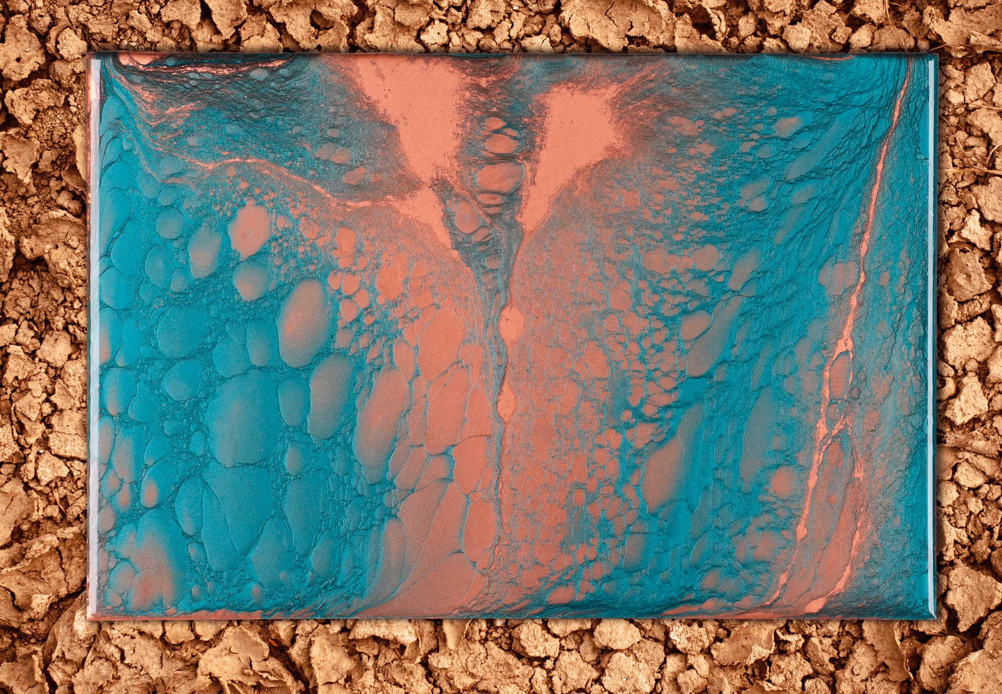 Acabados especiales MOLTENI-VERNICI: textura orgánica turquesa y coral