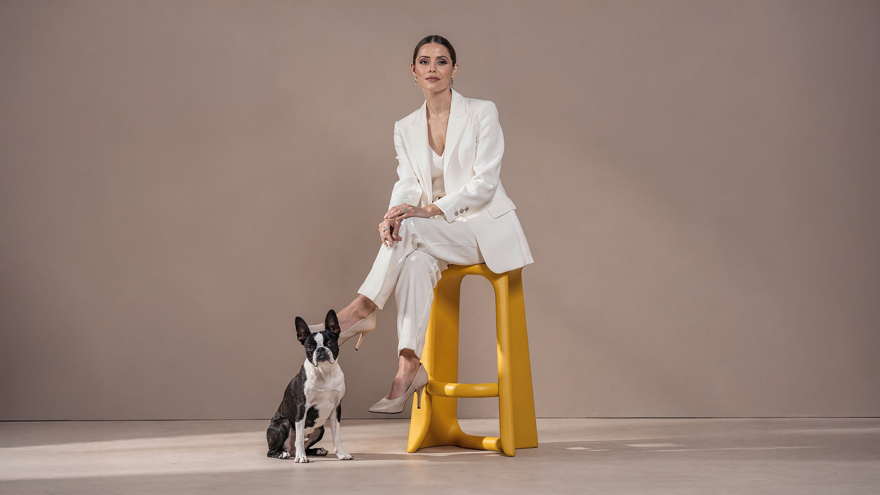 Absolute matte black finish on designer chair, ultra deep non-reflective surface coating with luxury material effect by Molteni Vernici