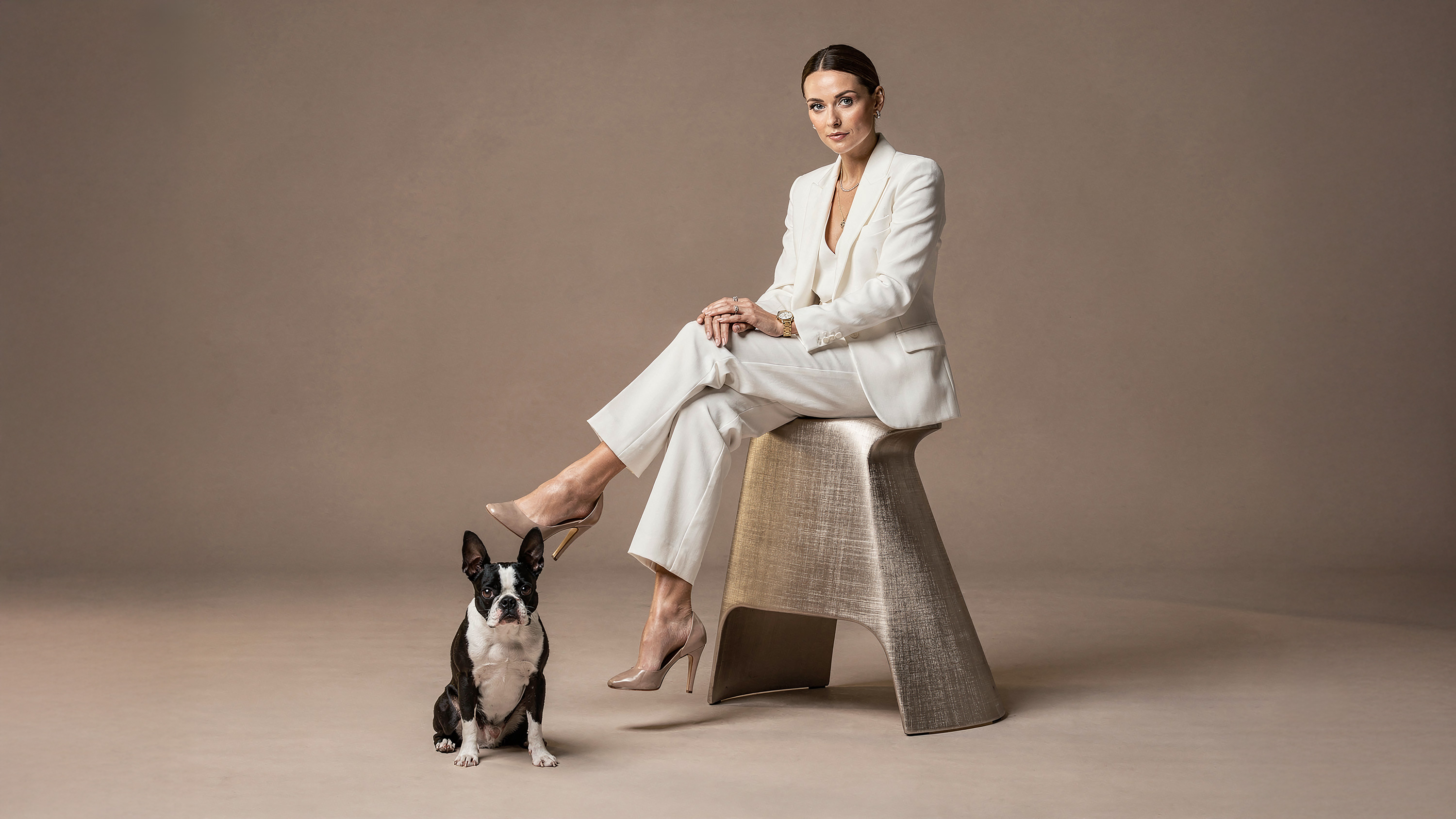 Absolute matte black finish on designer chair, ultra deep non-reflective surface coating with luxury material effect by Molteni Vernici