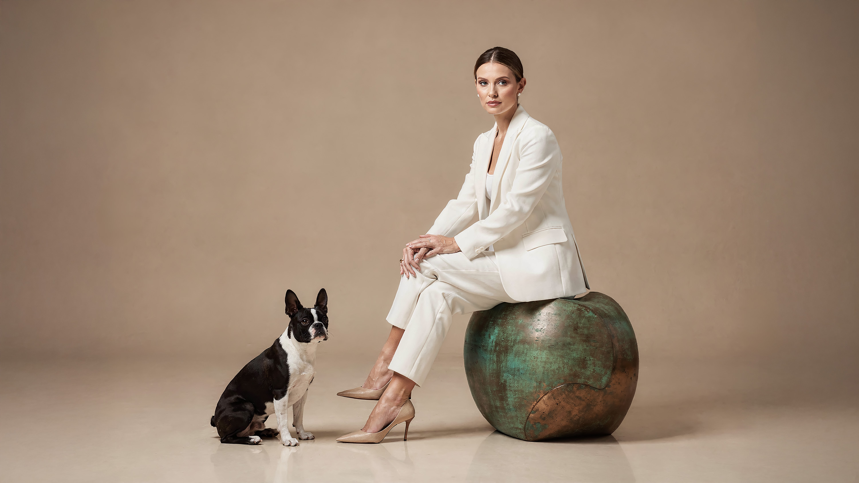 Absolute matte black finish on designer chair, ultra deep non-reflective surface coating with luxury material effect by Molteni Vernici