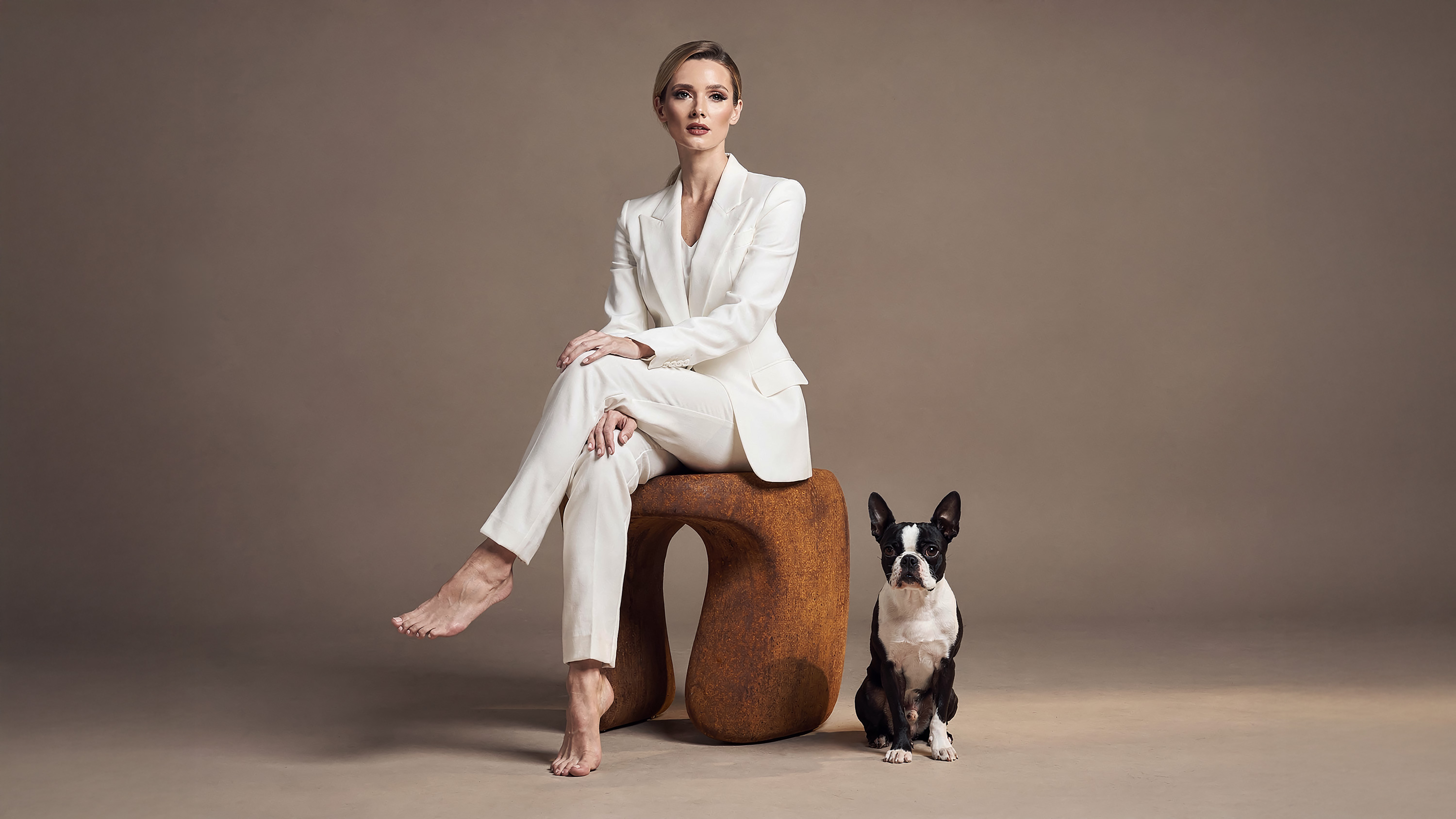 Absolute matte black finish on designer chair, ultra deep non-reflective surface coating with luxury material effect by Molteni Vernici