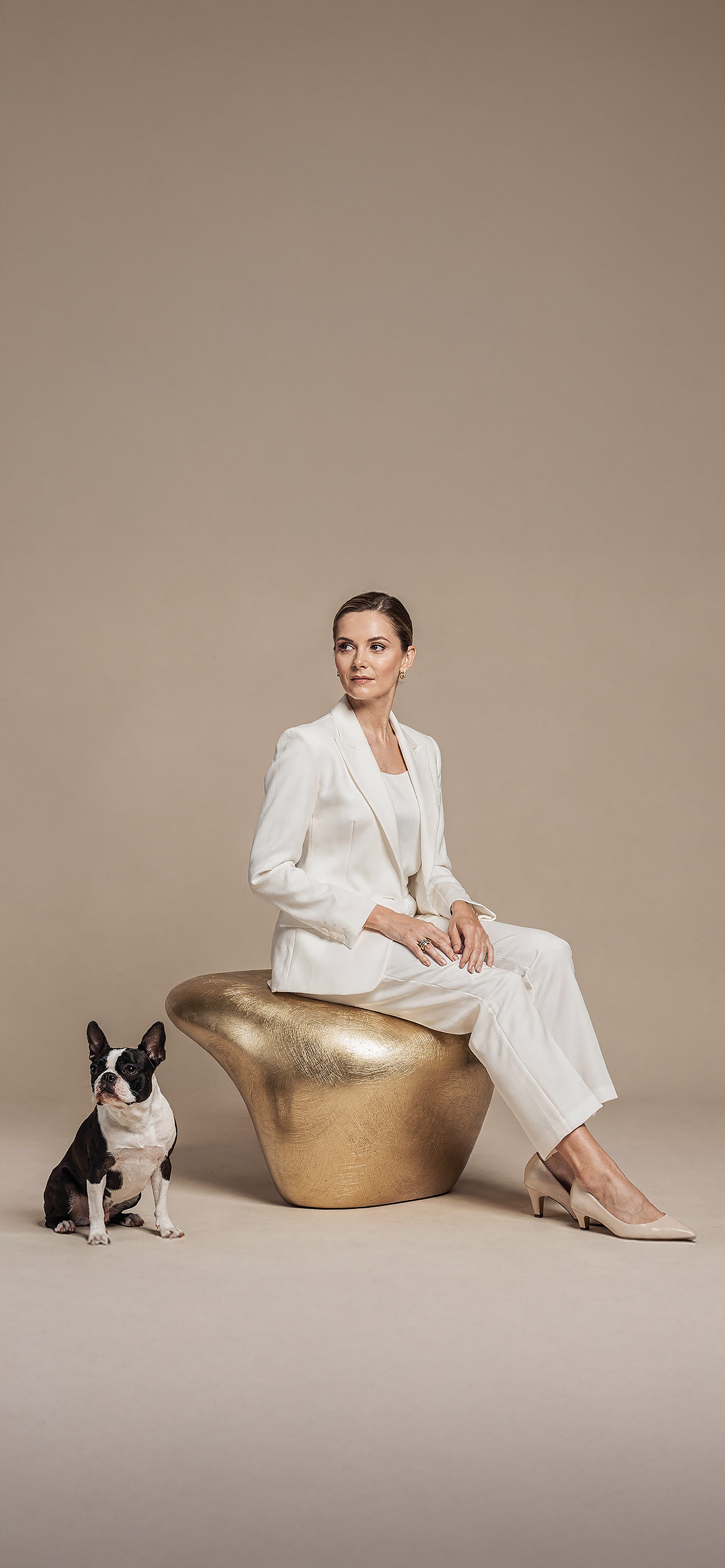 Luxury architectural metal finish by Molteni Vernici applied on a sculptural brass table surface in a contemporary interior.