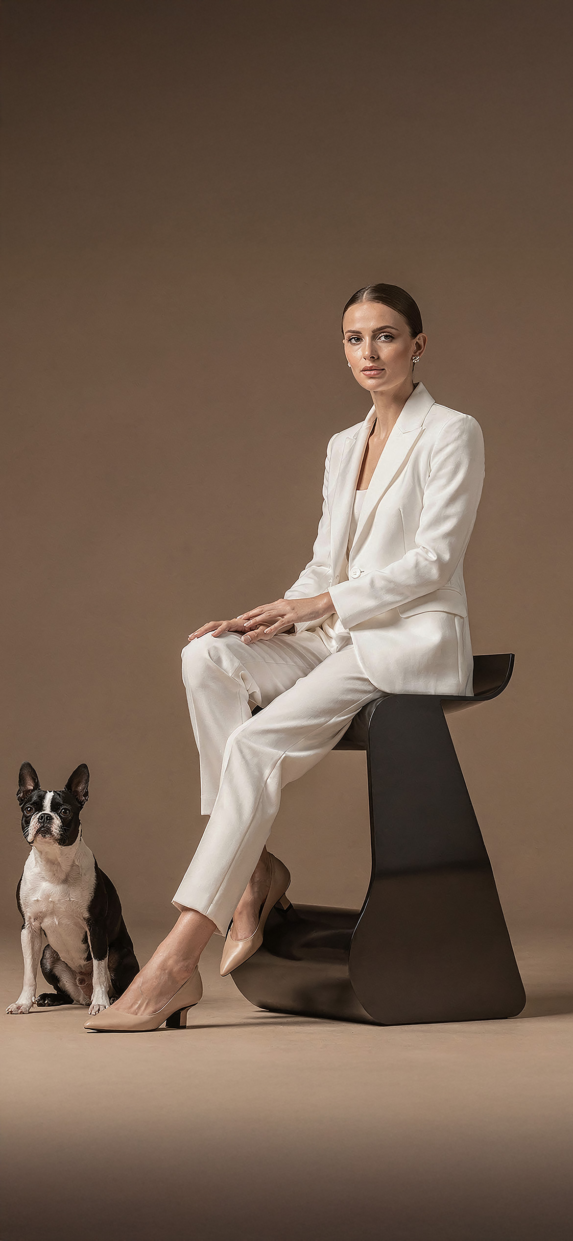 Luxury architectural metal finish by Molteni Vernici applied on a sculptural brass table surface in a contemporary interior.