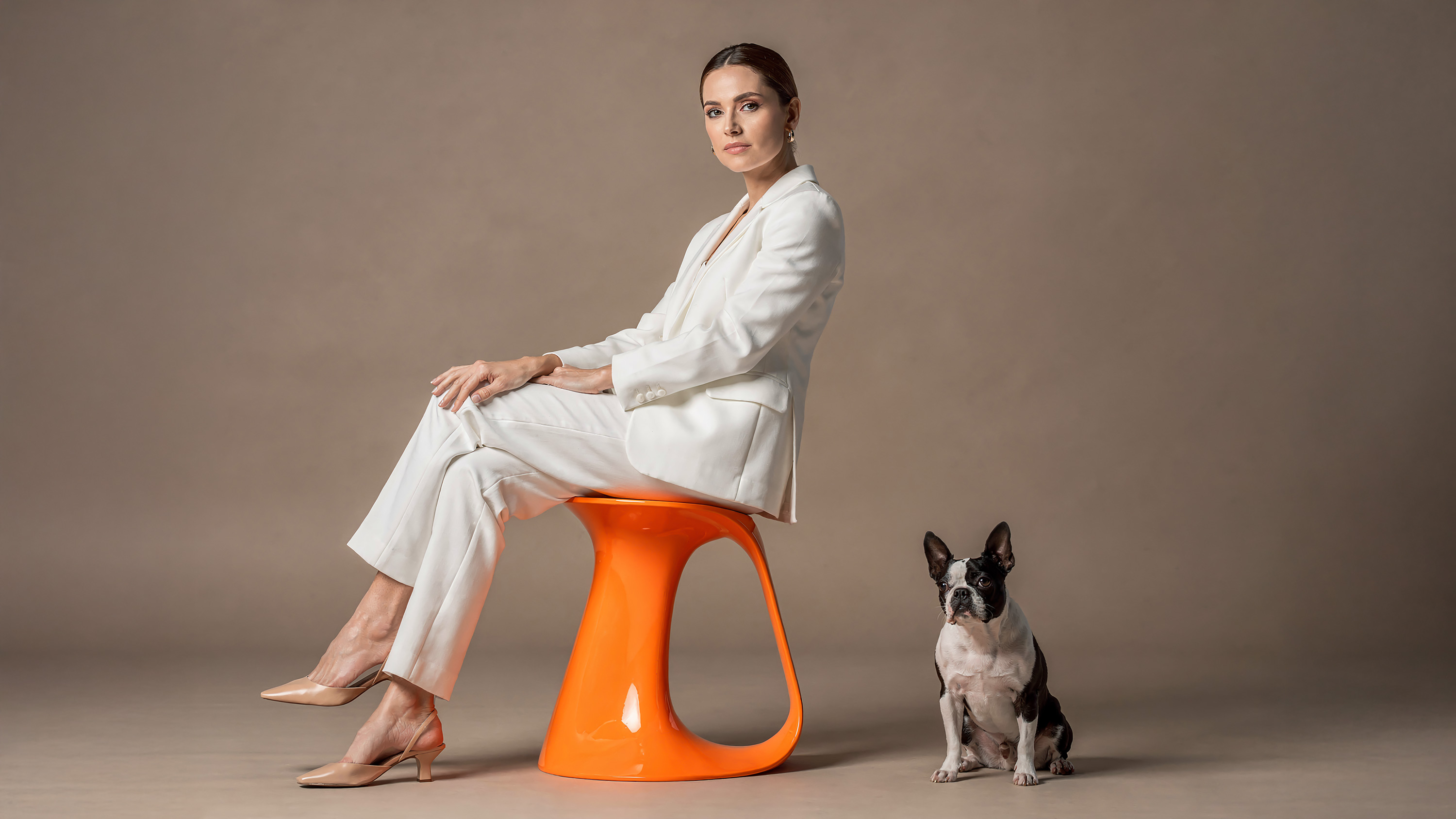 Absolute matte black finish on designer chair, ultra deep non-reflective surface coating with luxury material effect by Molteni Vernici