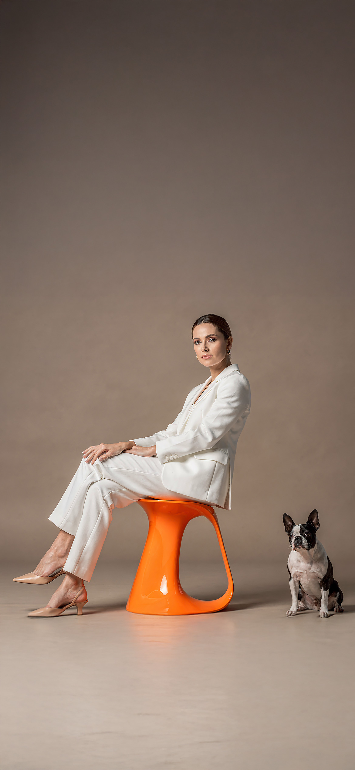 Luxury architectural metal finish by Molteni Vernici applied on a sculptural brass table surface in a contemporary interior.