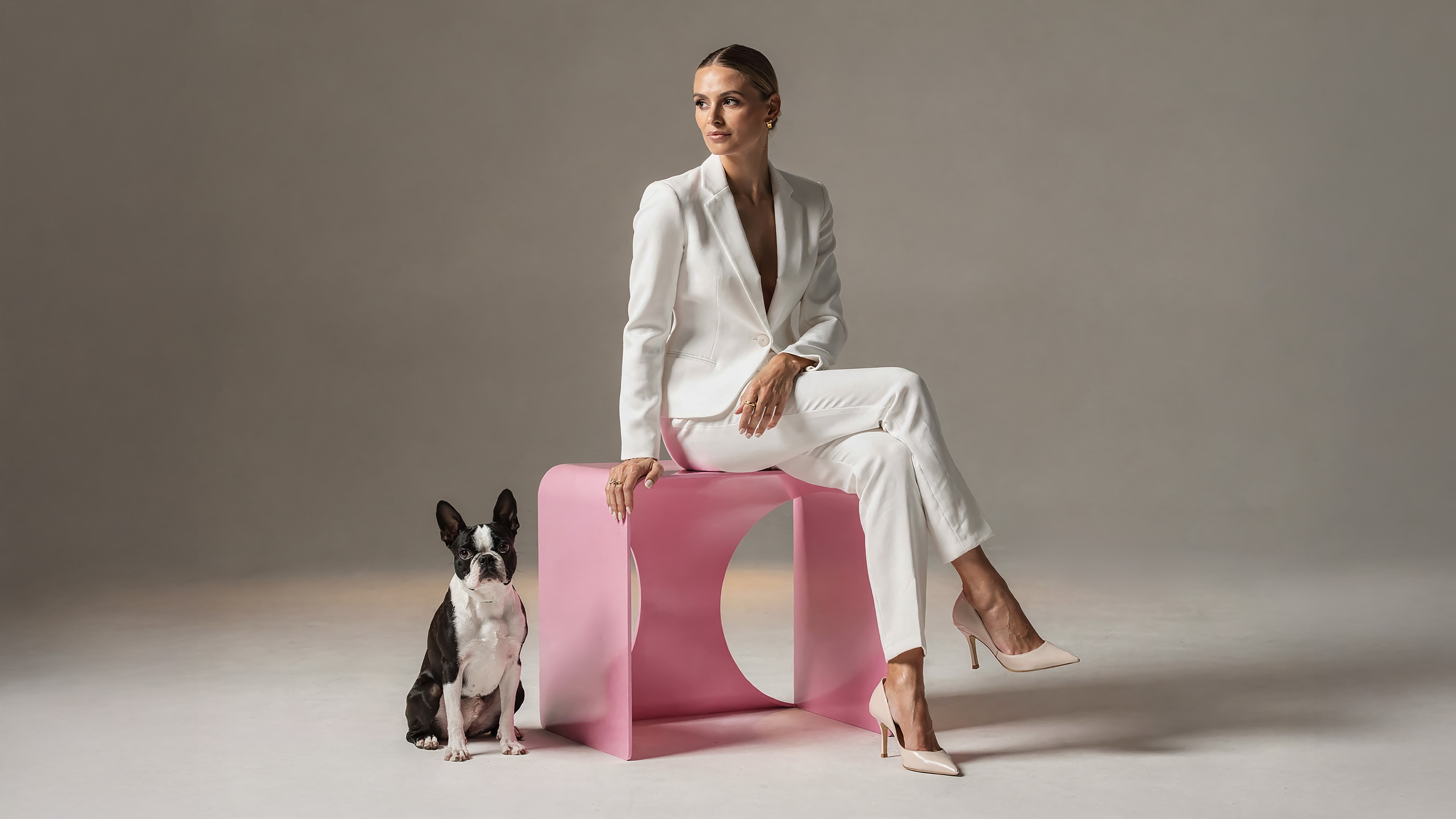 Absolute matte black finish on designer chair, ultra deep non-reflective surface coating with luxury material effect by Molteni Vernici