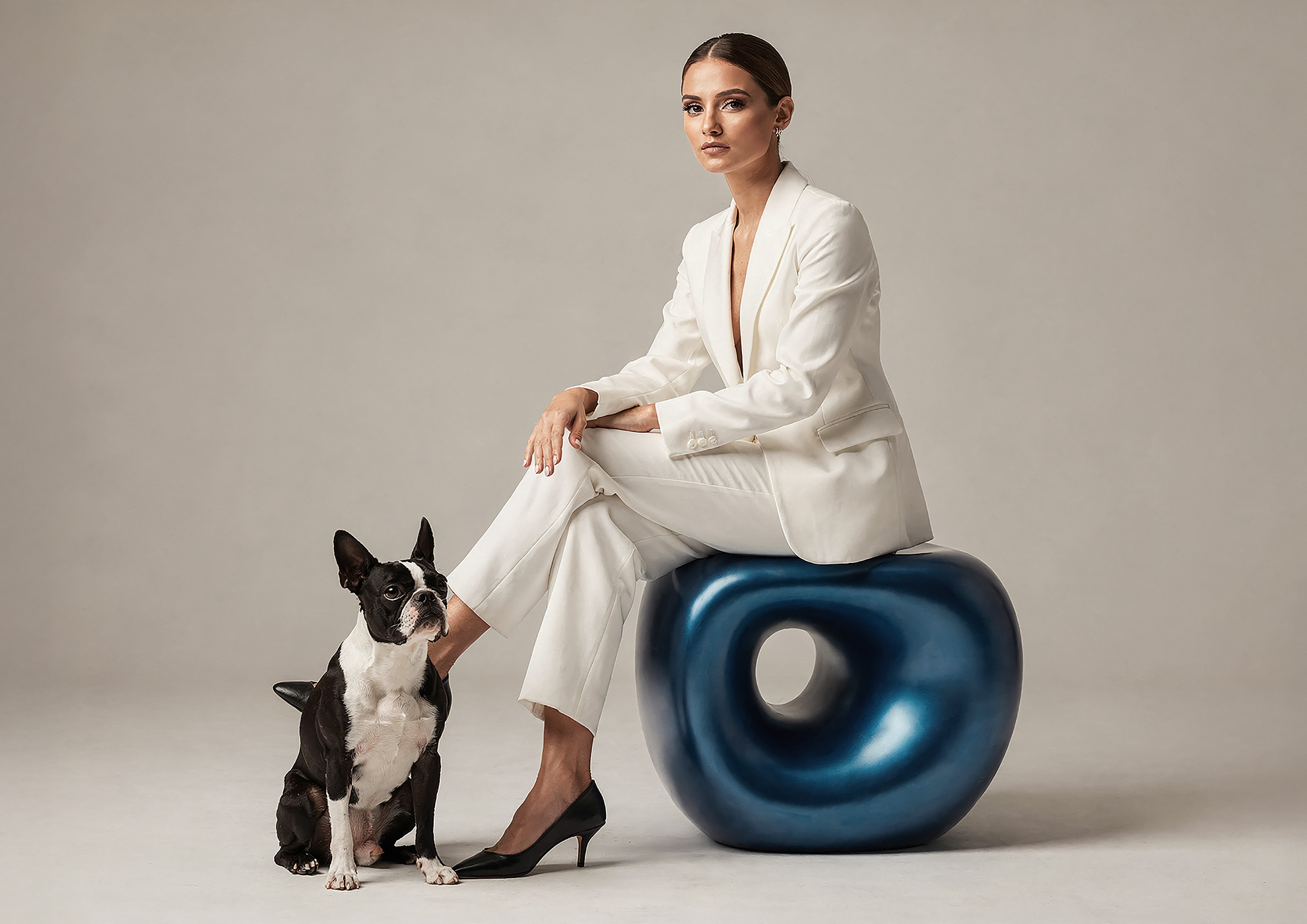 Minimalist architectural scene with a woman in a black couture dress standing on a reflective surface, expressing Molteni Vernici’s approach to special paints, advanced surface technologies, and design-driven material innovation.