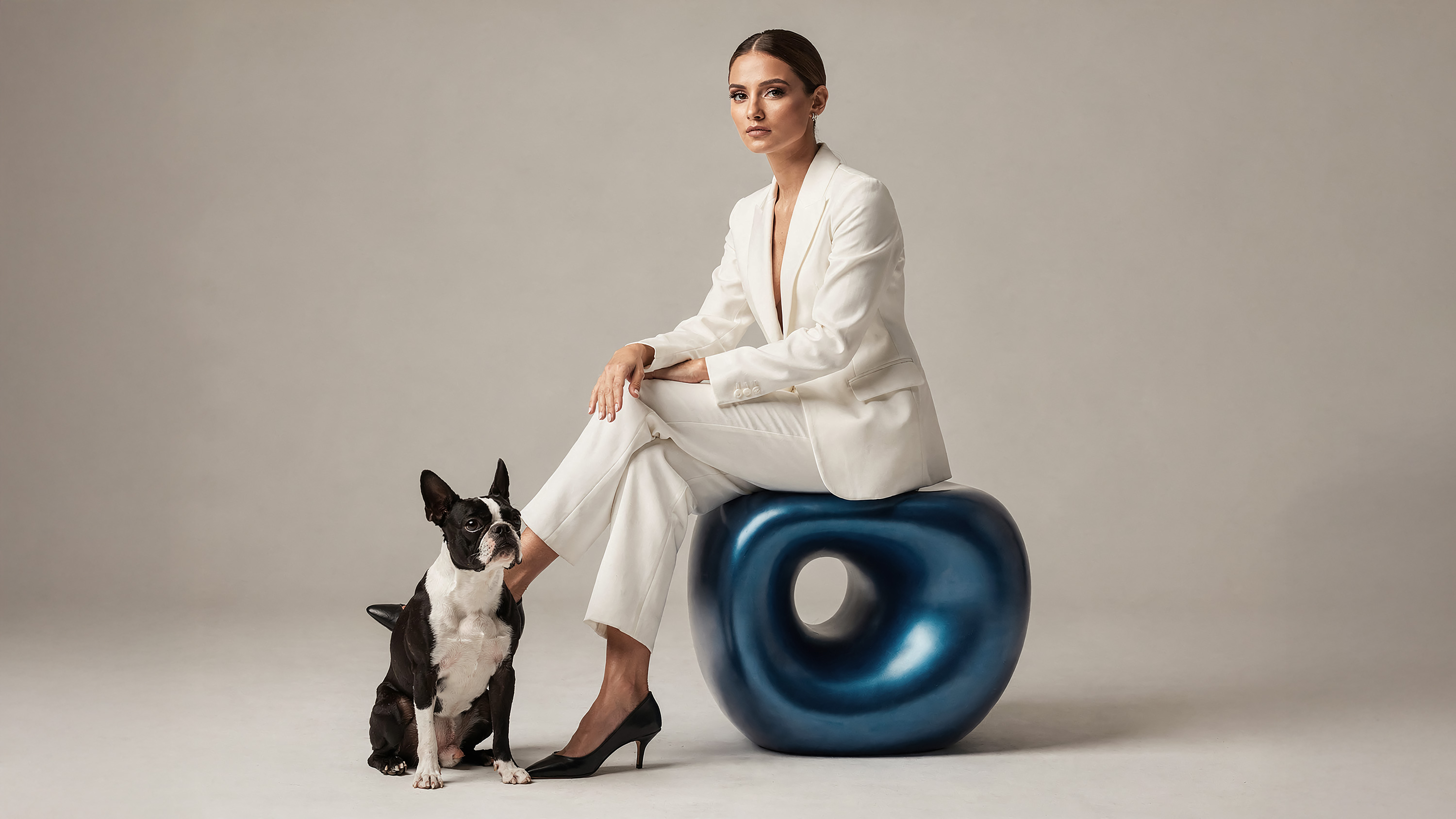 Absolute matte black finish on designer chair, ultra deep non-reflective surface coating with luxury material effect by Molteni Vernici