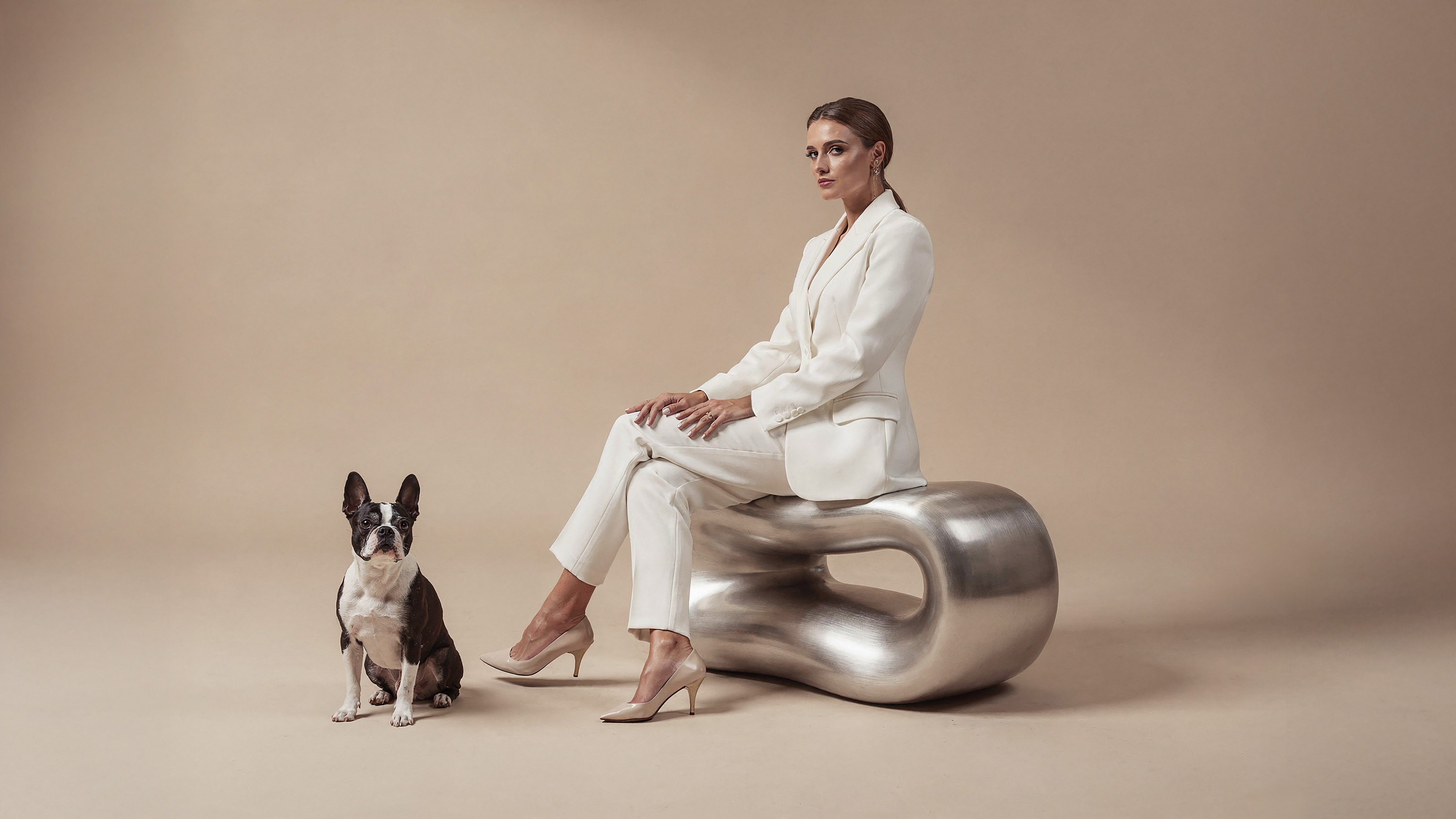 Absolute matte black finish on designer chair, ultra deep non-reflective surface coating with luxury material effect by Molteni Vernici