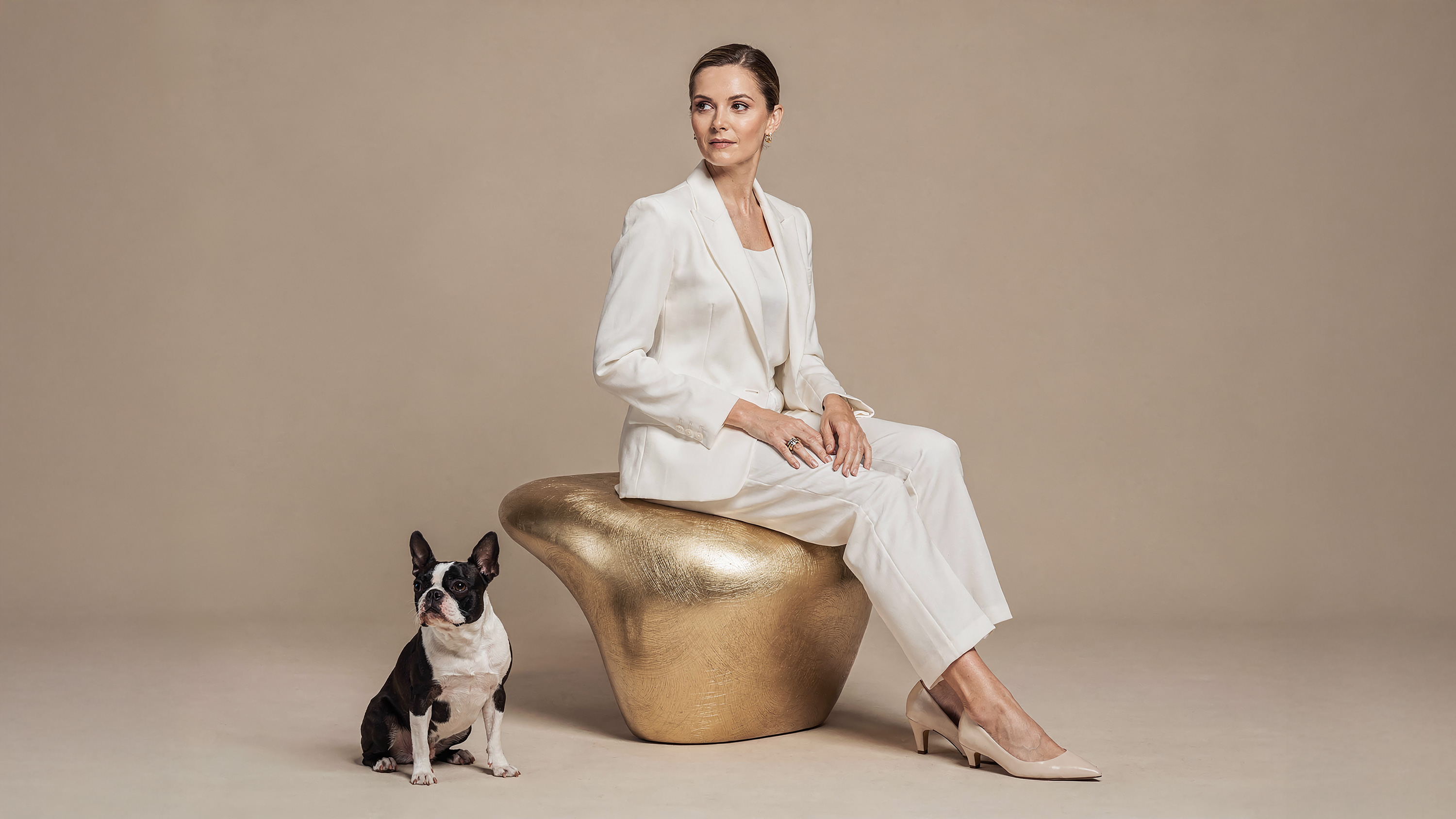 Absolute matte black finish on designer chair, ultra deep non-reflective surface coating with luxury material effect by Molteni Vernici