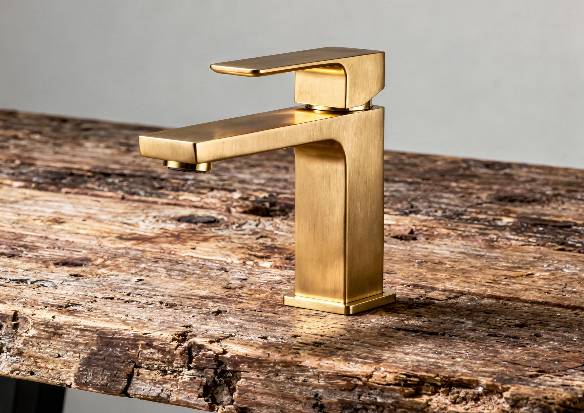 Architectural faucet in gold with Never Brushed satin finish Molteni Vernici, premium application on metallic surfaces for contemporary luxury design and fine decorative finishes.