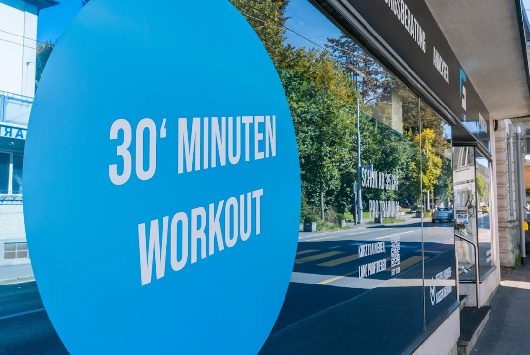 Körpermessungen mit Lorena im Messungsraum von G-FIT im Obergeschoss