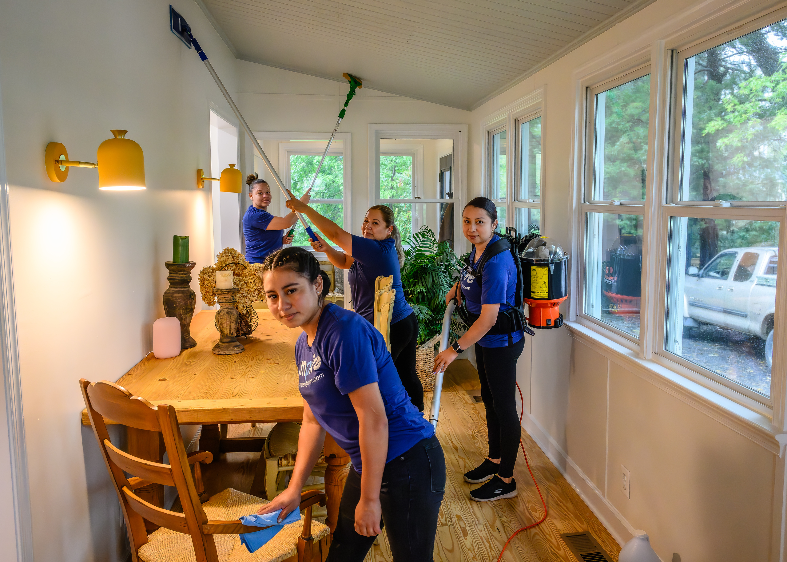 Umpire Mitigation team working carefully inside a customer's home