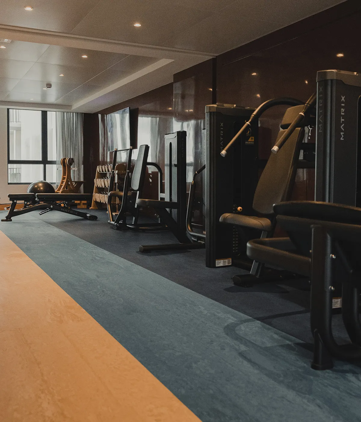Salle de fitness dernier cri de l'hôtel SO/ Paris Hotel avec machines de musculation
