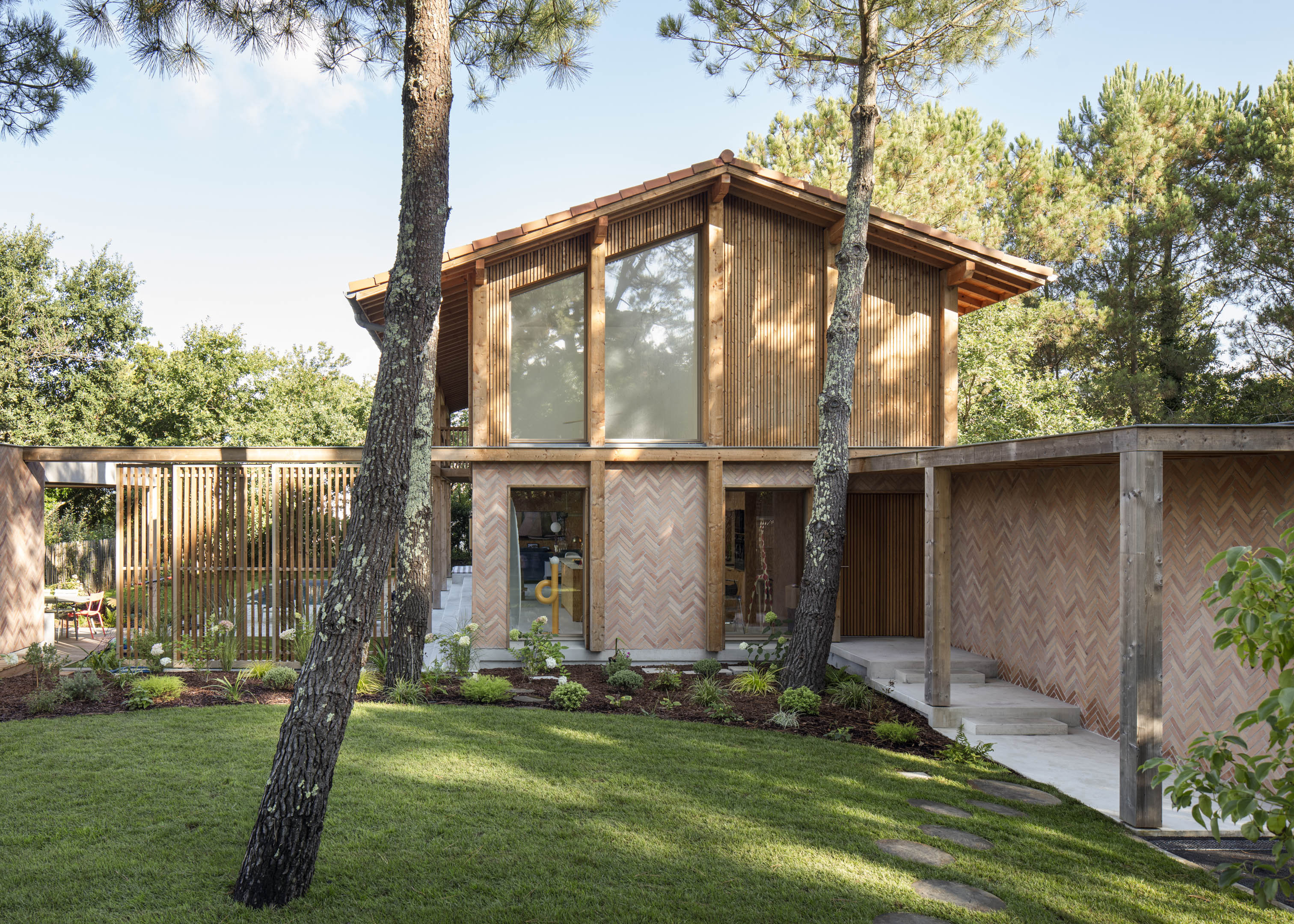 Maison individuelle à étage dans les landes de Gascognes 