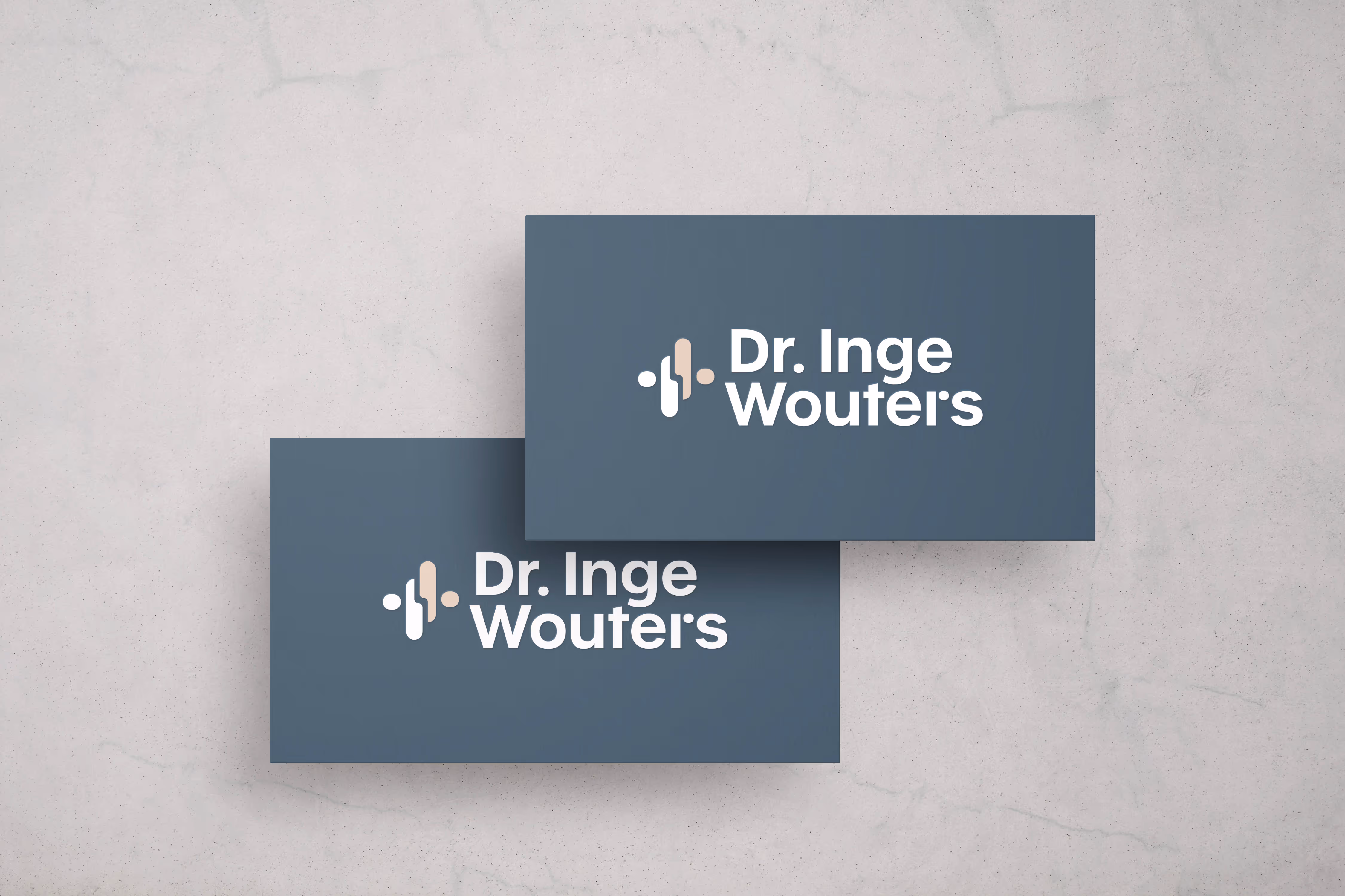 Mock-ups van businesskaartjes van dr. Inge Wouters