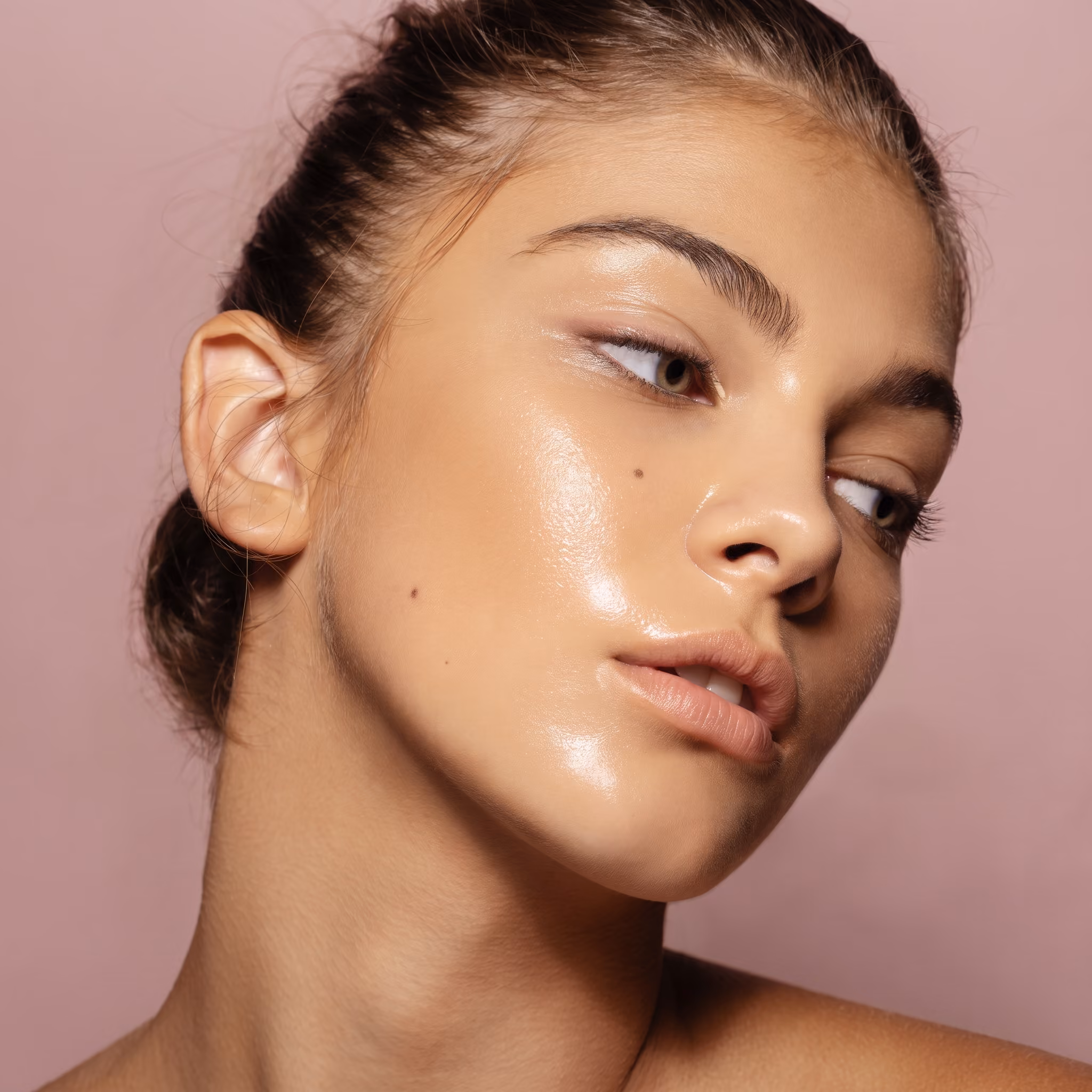 Defined jawline and smooth skin after aesthetic contouring treatment