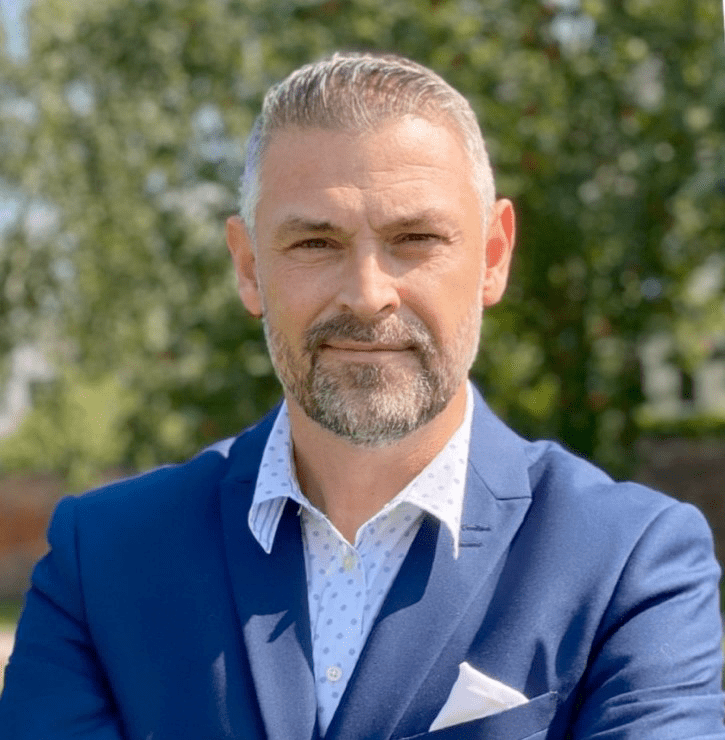 Simon Dawson Headshot