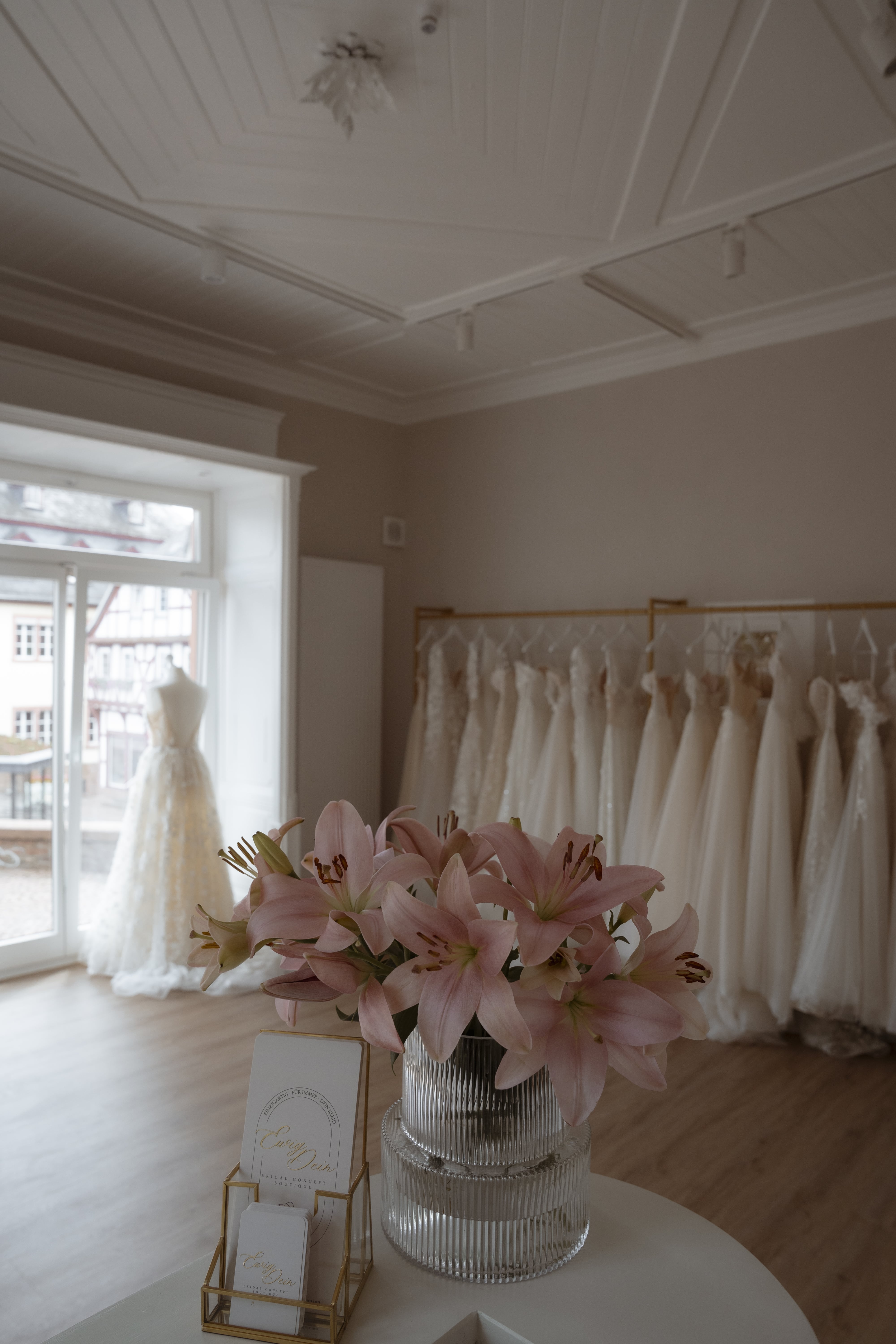 Bilder aus dem Laden von Ewig Dein Bridal Concept Boutique Gelnhausen