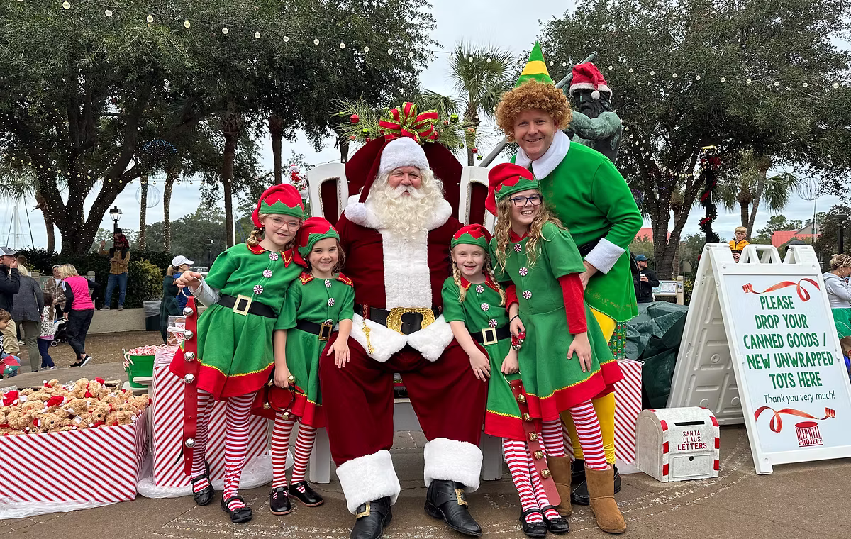 Santa and shopping in shelter cove