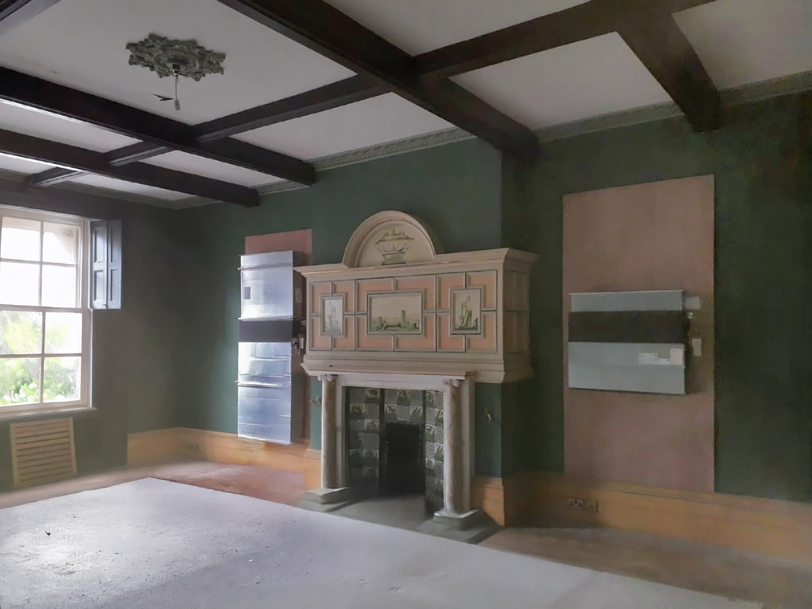 Space comparison between an attenuated air conditioning unit and non-attenuated in a luxury residential lounge in London