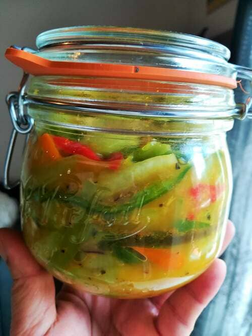 Achards lacto-fermentés de chouchou et poivron