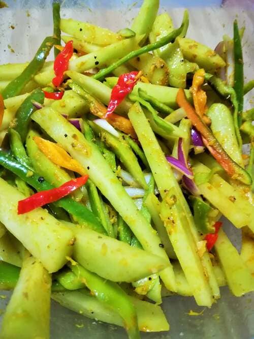 Les morceaux de légumes se sont bien imprégnés des épices et de sel